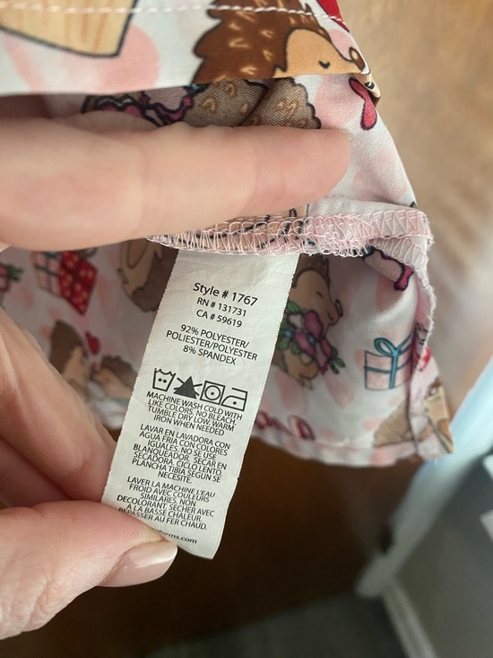 S Women scrub top “Prints by Maevn” Pink Hedgehog - Picture 4 of 5